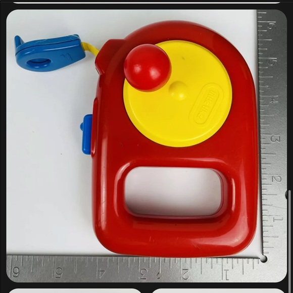 Vtg Little Tikes Measuring Tape Red Yellow Wind Handle Made In USA - Picture 2 of 2